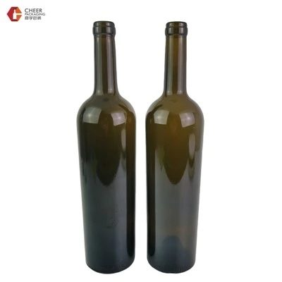 Botella de vino de cristal de color verde antiguo de 750 ml